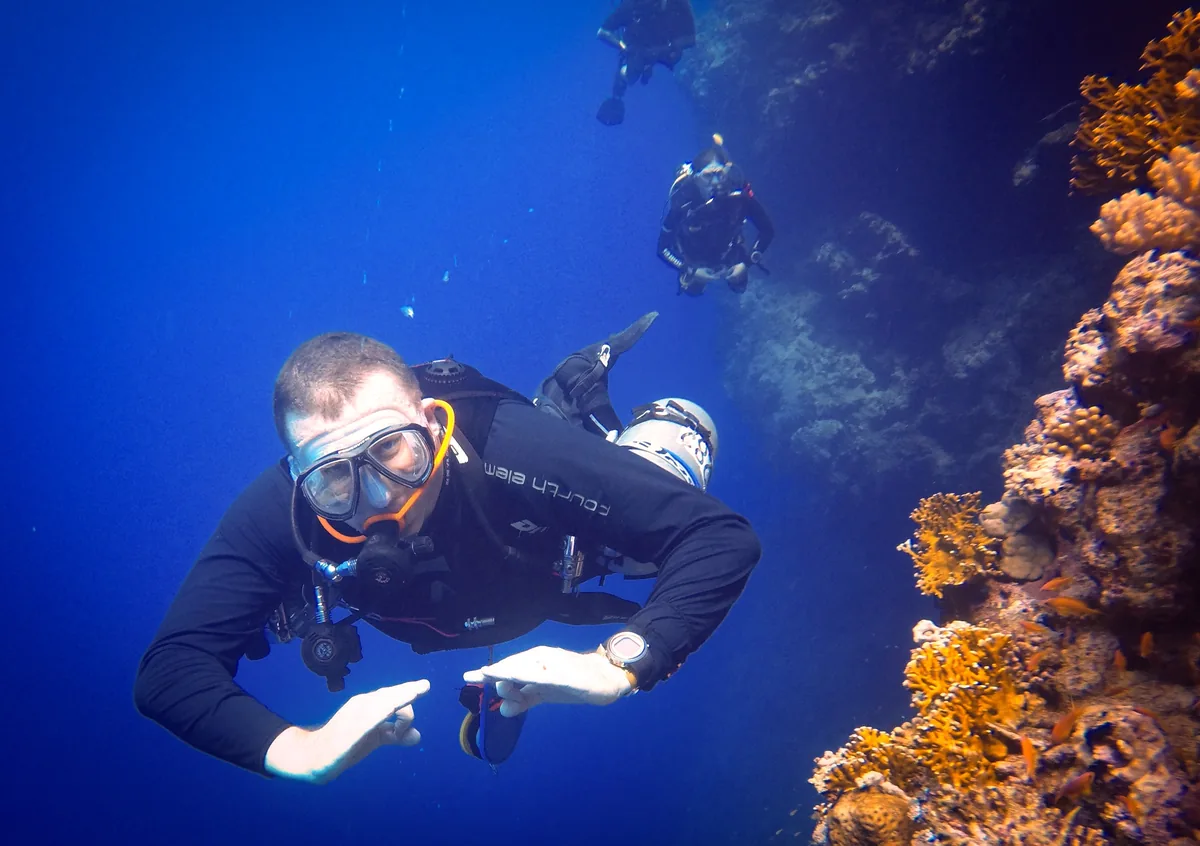 Andrew Grundy diving on a coral reef